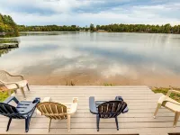 Lakefront Home w/ Fire Pit in Eagle River Các khách sạn ở Sông Eagle