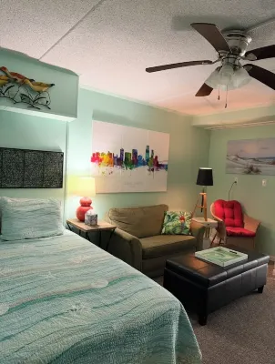 1.3 Miles to Beach & Conveniently Located to  Fishing,Restaurants & Shopping!