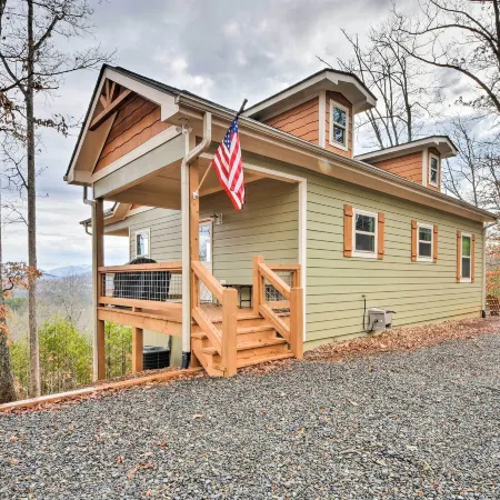 Hiawassee Home w/ Views < 1 Mi to Lake Chatuge