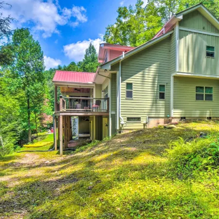 Cozy Riverside Dahlonega Home w/ Kayaks + Fire Pit