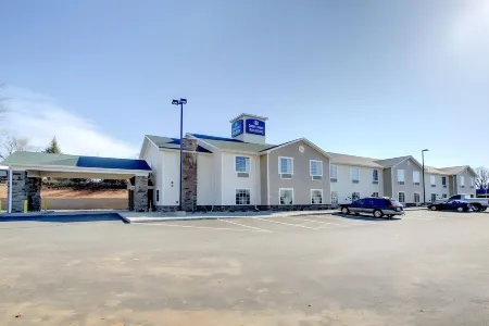 Cobblestone Hotel & Suites - Salem