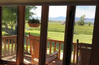 Yellowstone Inspired Lodge - Two Fireplaces