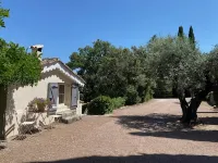 Holiday Home in Flayosc with Pool and Terrace Hoteles en Flayosc