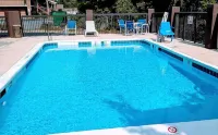 Quality Inn & Suites Thomasville - Pools