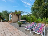 Modern holiday home with private pool Hotels in Lambesc