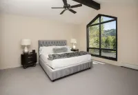 814 Eagle Dr. 4 Bedroom Home by RedAwning - Parvekkeita