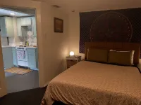 Serene Neighborhood Near Beach; under 10 Min. to Hospitals, Universities, & DT