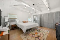 Affordable Luxury Resort Home with an in-Ground Heated Pool & Hot Tub. Sleeps 10