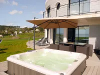 Villa in Telgruc-sur-Mer with Sea Views & Jacuzzi - avec sources thermales