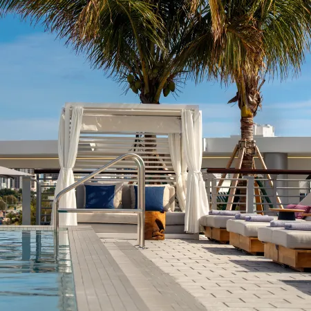 Kimpton HOTEL PALOMAR SOUTH BEACH by IHG Отели рядом с достопримечательностью «Памятник жертвам Холокоста»