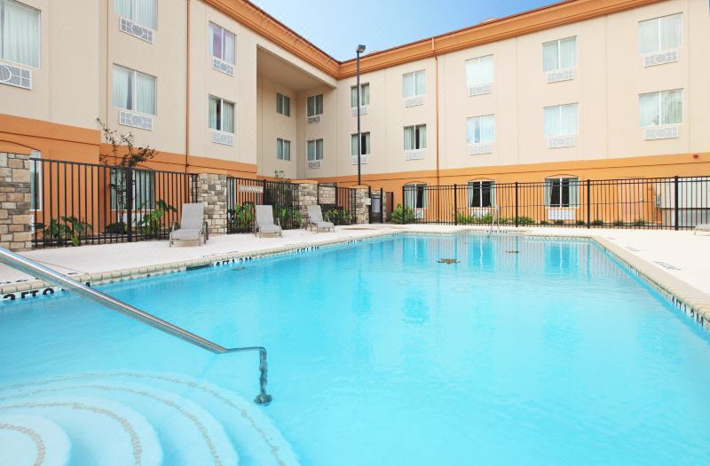 Holiday Inn Express & Suites Marshall by IHG photo 5