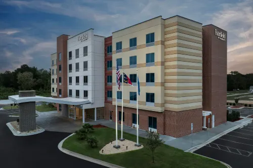 Fairfield by Marriott Inn & Suites Weldon - 3-Star