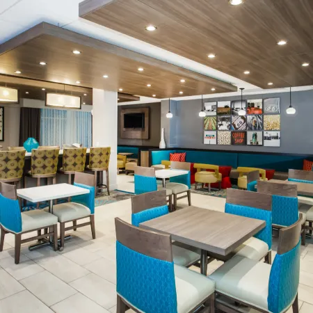 Holiday Inn Express & Suites LITCHFIELD WEST by IHG