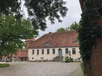 Quiet vacation home in the center of Lübz Mecklenburg Lake District Carport harbor Hoteles en Lübz