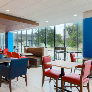 Holiday Inn Express & Suites FORT WORTH DOWNTOWN by IHG Отели рядом с достопримечательностью «Fort Worth Herd Longhorn Cattle Drive»