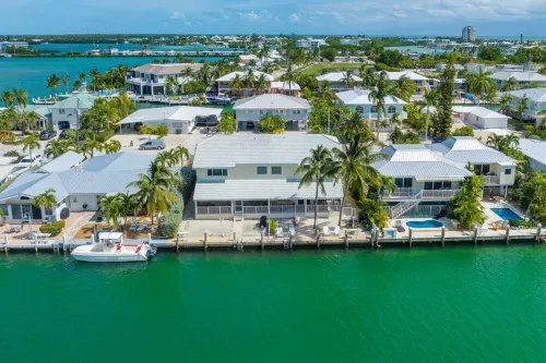 Latitude 24!  Cabana Club access, deep canal, jacuzzi, kayaks, ice machine.