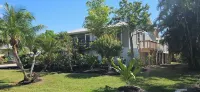 Just Renovated.  Well Stocked!  Serenity and Shelling Oasis. Walk to the Beach.