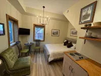 Located in Downtown Whitehorse - Basekamp Hotel di 