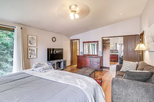 Anchorage Escape ~ Near Downtown & Fishing! - Bungalow