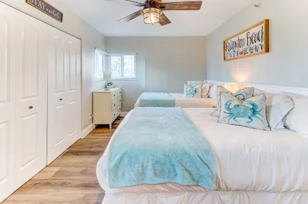 OCEANFRONT 4b/3ba St. Pete/Clearwater. Heated Pool. Patio. Paddleboards