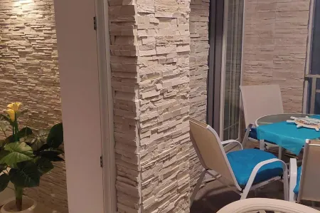 Apartment - Sleeps 2 - Parking - Balcony