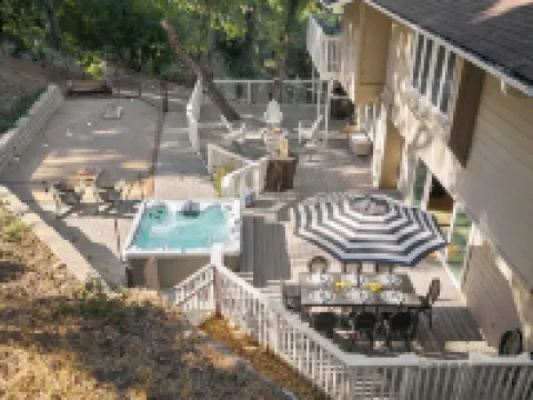 Hidden Oaks Farmhouse by AvantStay Hot Tub Deck Hotels in Atascadero