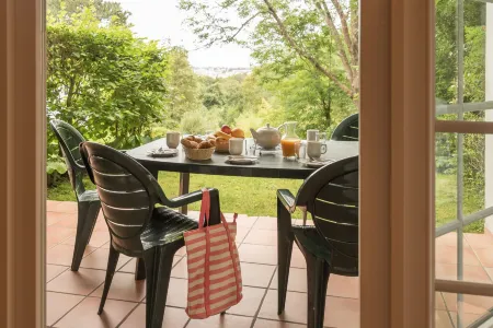 Résidence Pierre & Vacances la Villa Maldagora Отели в г. Сибур