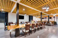 The Blu Hotel Blue Ash Cincinnati, Ascend Hotel Collection - parking