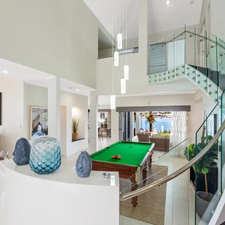 Amazing Canal House with Private Jetty, Gym & Pool