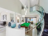 Amazing Canal House with Private Jetty, Gym & Pool