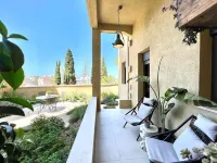 Stylish Patio Duplex by Sea N' Rent