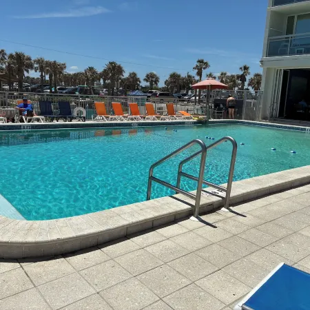 Georgian Inn Beach Club