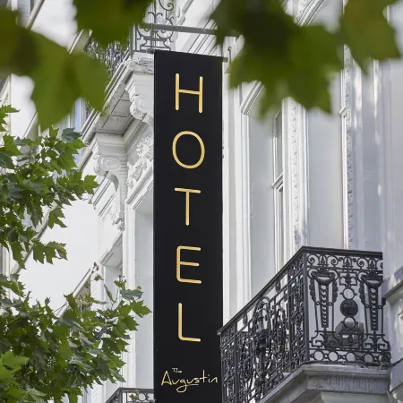 Hotel The Augustin Отели рядом с достопримечательностью «Станция метро Hallepoort»