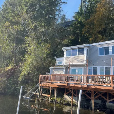 Peaceful right on the water, private beach & dock