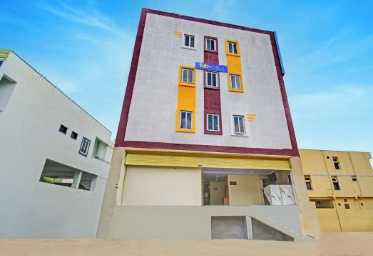 팹호텔 스리카라 그랜드 럭셔리 룸의 모던한 객실