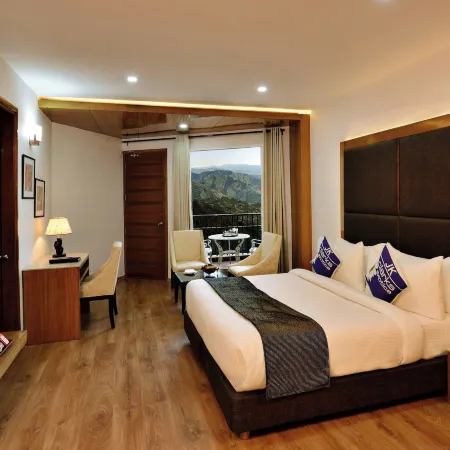 JK Clarks Exotica - Centrally Located with Stunning Valley View