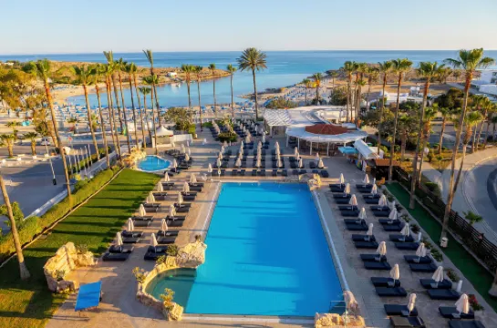 帕夫洛納帕海灘酒店