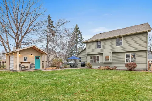 Spacious Well Appointed Retreat Minutes from Excelsior, Lake Minnetonka & More Hotels in Chanhassen