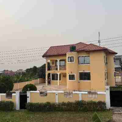Entire First Floor With 3 En-suite Bedrooms Hotel Exterior