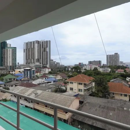 Regent Ngamwongwan Hotel