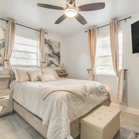 Walk to Shops, Dining & Casino: Dania Beach Home