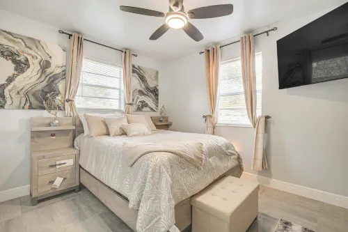 3 Mi to Port Everglades: Modern Getaway w/ Yard - 2-Star