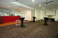 Oaks Townsville Hotel - bar