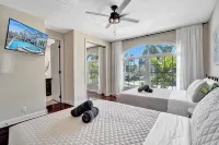 6BR Hollywood Lakes Home with Pool & Spa