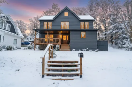 The Cast House - Walkable & Modern Hotels in Livingston Manor