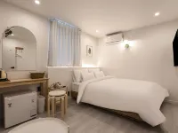 Hotel Rawa Hoteles cerca de Galería Rho