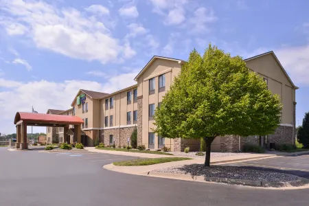 Holiday Inn Express & Suites TOPEKA WEST I-70 WANAMAKER by IHG