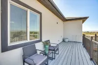 3 Mi to Kokopelli Trail: Outdoor Adventure Base - Kitchenette