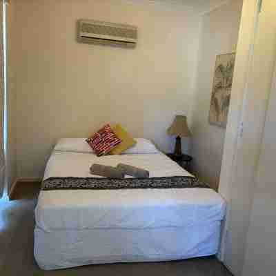 Beautiful two bedrooms apartment with free parking Rooms