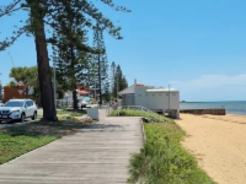 Sea Breeze at Margate Beachside-pet friendly Hotels in Margate